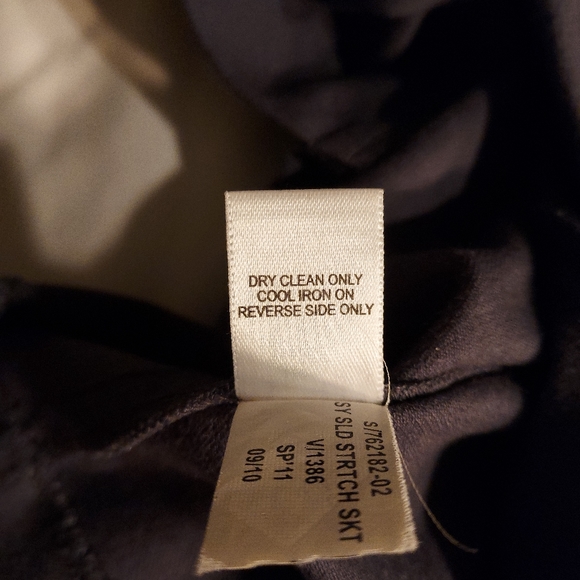 EUC Banana Republic stretch skirt, grey, size 4 - Picture 7 of 7